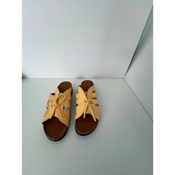 New Women Cute Yellow Front Bow Slide on slipper Size 41 (US 10) - Picture 1 of 9